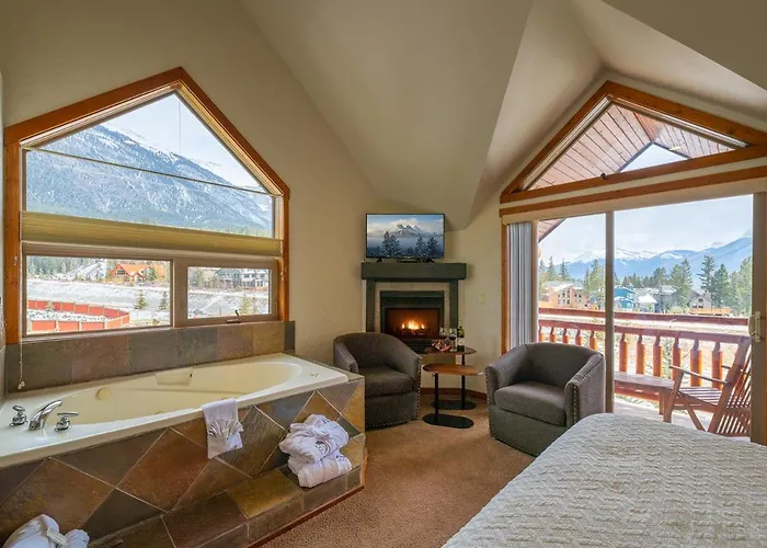 A Bear And Bison Country Inn