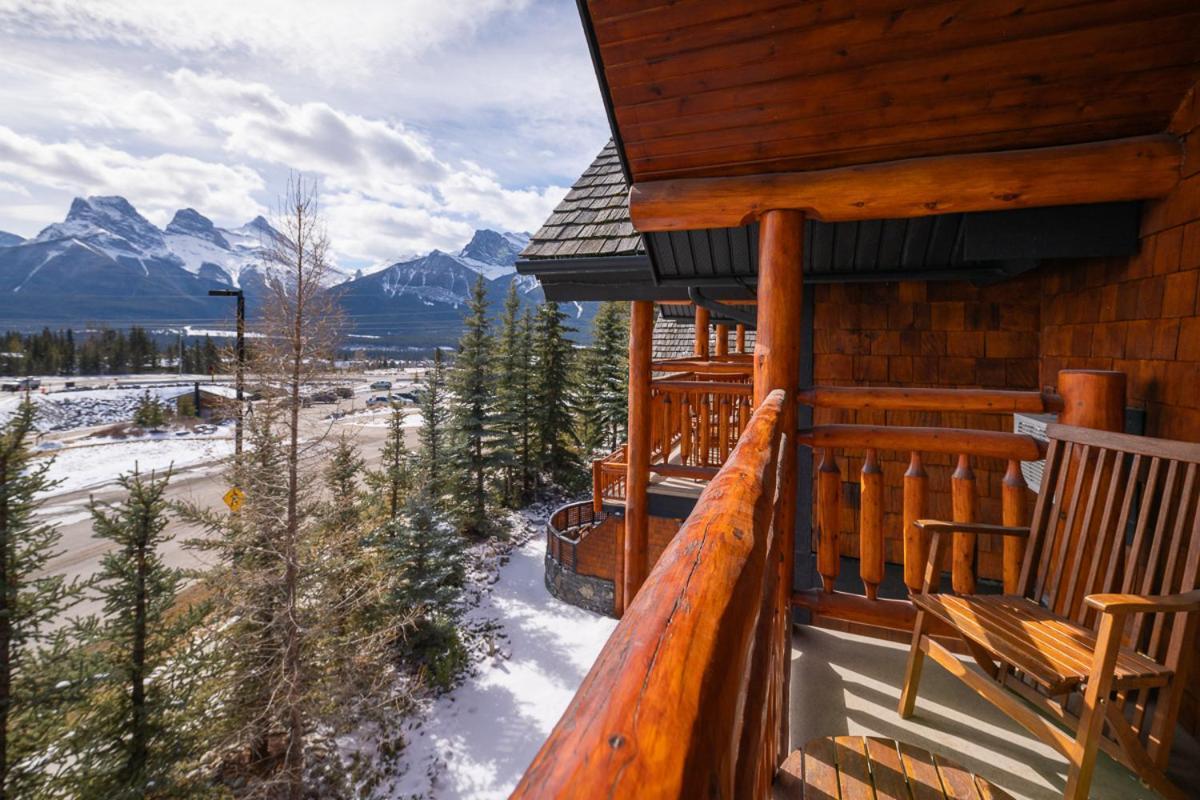 A Bear And Bison Country 4*