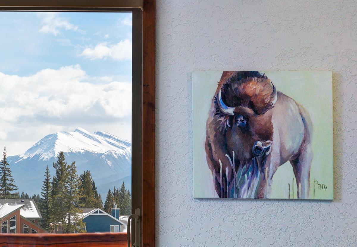 Inn A Bear And Bison Country Canmore
