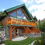A Bear And Bison Country Inn