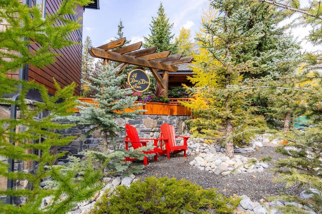 A Bear And Bison Country Inn Canmore